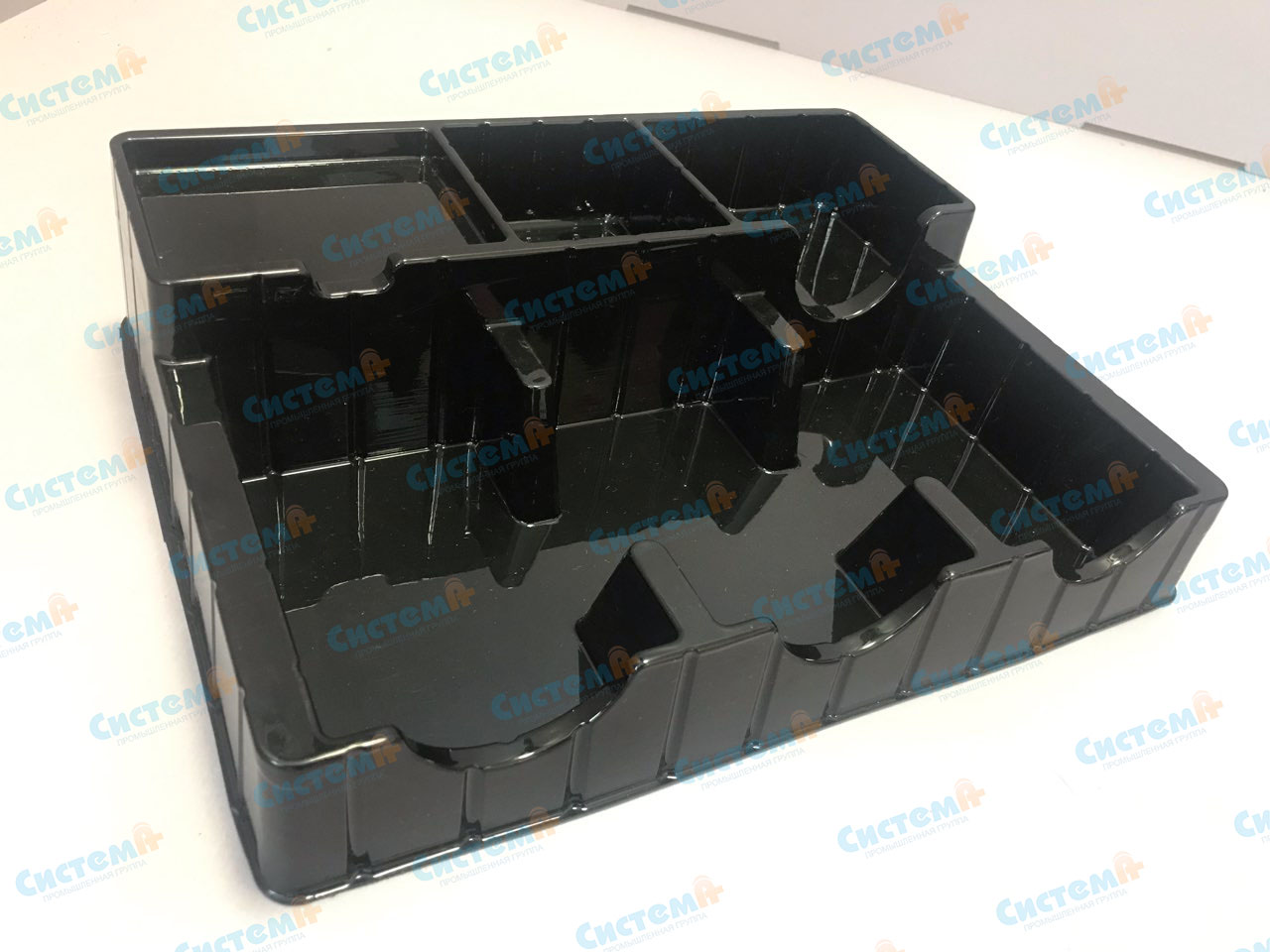 Упаковали настольные игры в пластик